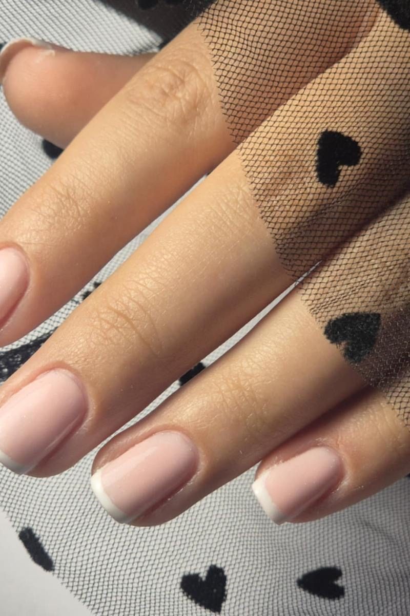 French Mini Classique — nail art gel french Rezé Nantes M&A Nail Design