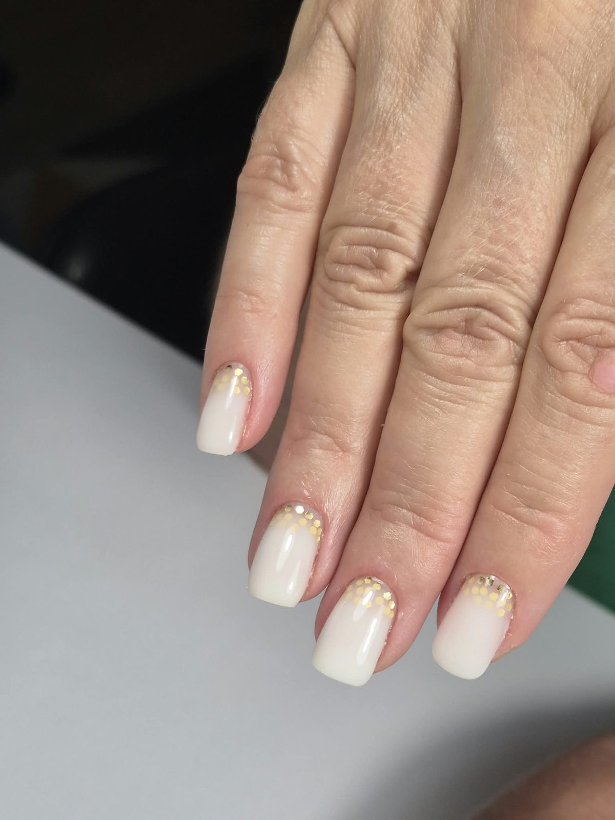 Pois Dorés Nude — nail art gel natural Rezé Nantes M&A Nail Design