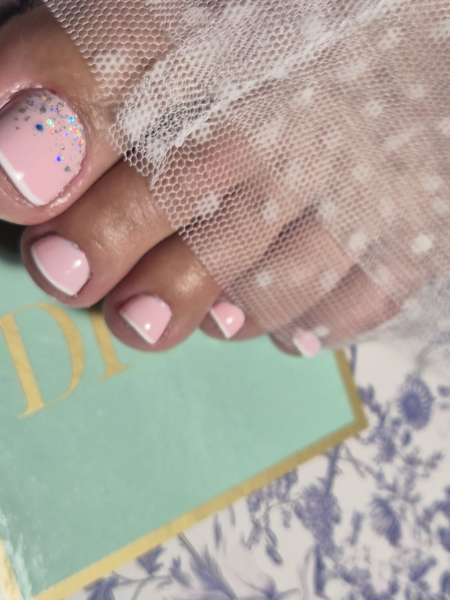 Pédicure Rose Paillettes — nail art gel color Rezé Nantes M&A Nail Design