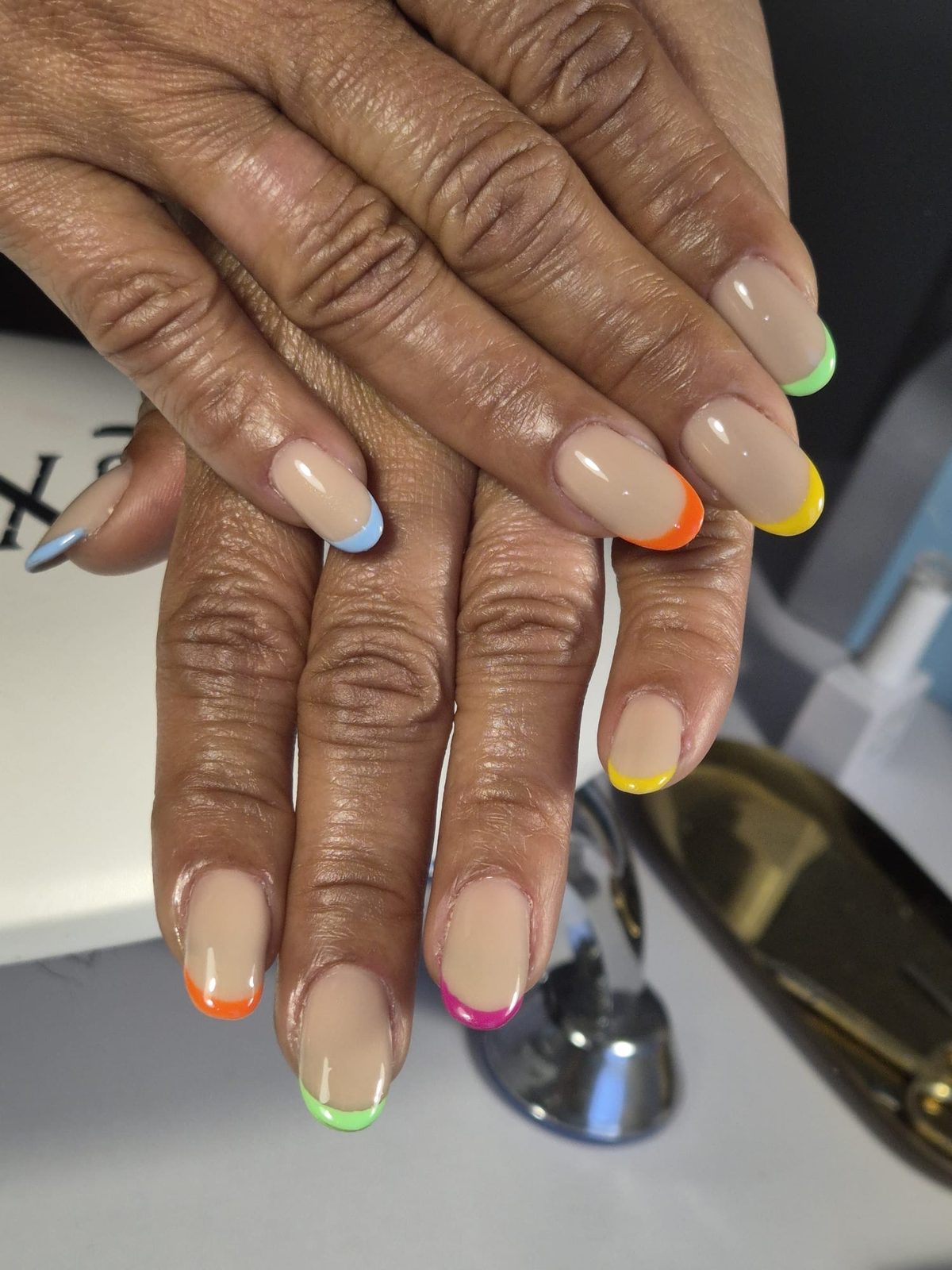 French Néon Coloré — nail art gel french Rezé Nantes M&A Nail Design